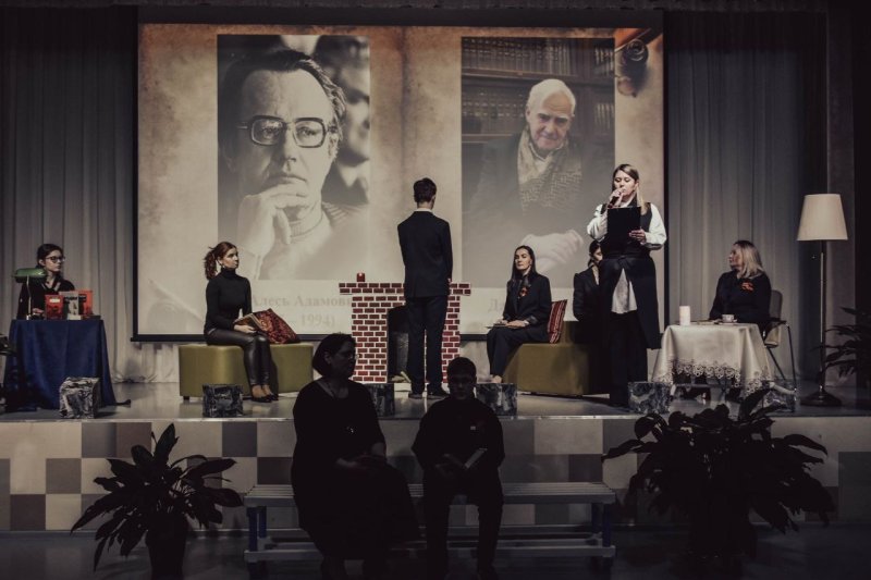 Сегодня мы читаем «Блокадную книгу».