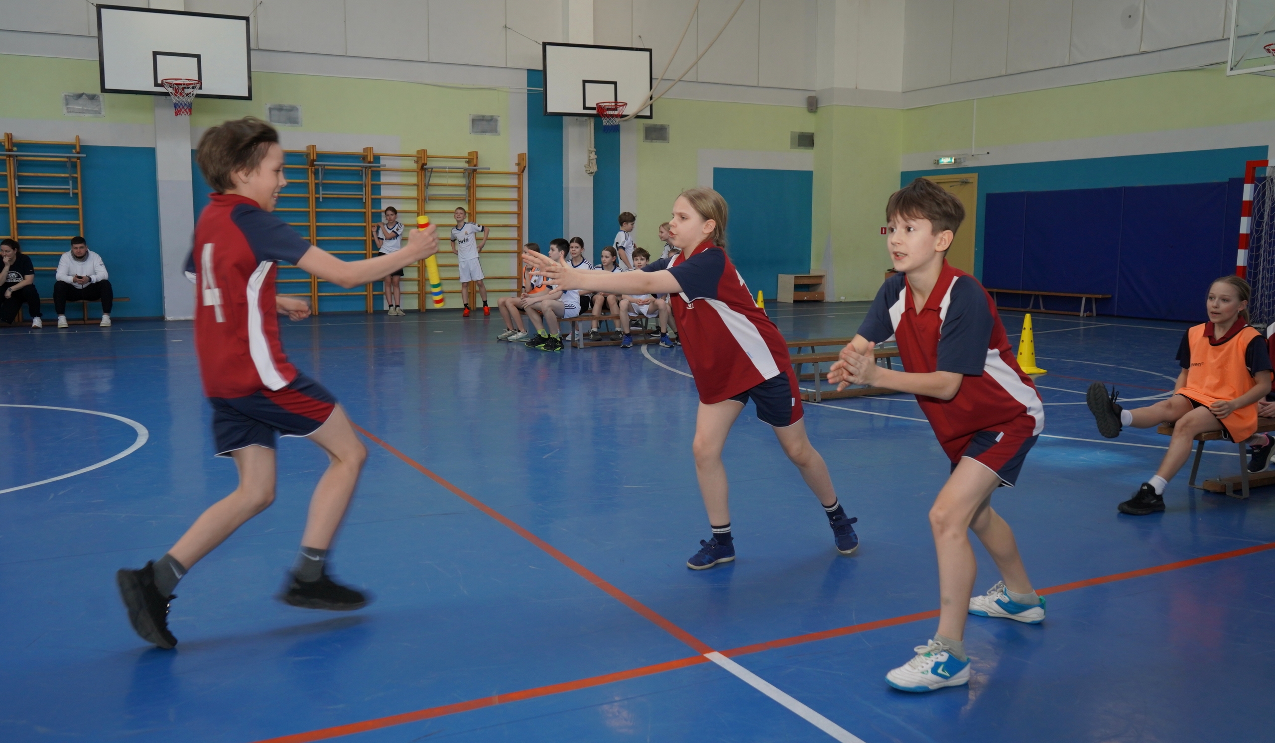 районные соревнования районного этапа Всероссийских соревнований школьников "Президентские состязания" по виду "Подвижные игры (эстафеты)" среди 5, 6 классов-команд.